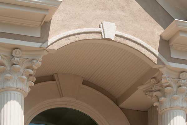 Column-with-beadboard-curved-ceiling_7